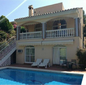 Family Holiday Home with Private Pool, Sitio De Calahonda